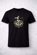 Lade das Bild in den Galerie-Viewer, Harlekin Skull – Chaos Edition - Premium Unisex Shirt mit Statement Print & Sleeve Branding