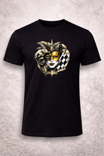 Lade das Bild in den Galerie-Viewer, Harlekin Mask – Elegance Edition - Premium Unisex Shirt mit Statement Print & Sleeve Branding