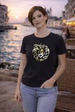Lade das Bild in den Galerie-Viewer, Harlekin Mask – Elegance Edition - Premium Unisex Shirt mit Statement Print &amp; Sleeve Branding
