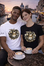 Lade das Bild in den Galerie-Viewer, Harlekin Mask – Elegance Edition - Premium Unisex Shirt mit Statement Print &amp; Sleeve Branding
